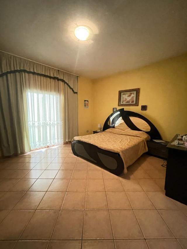 Tirane, jepet me qera apartament 3+1 Kati 2, 173 m² 400 Euro (Rruga e Kokonozeve)