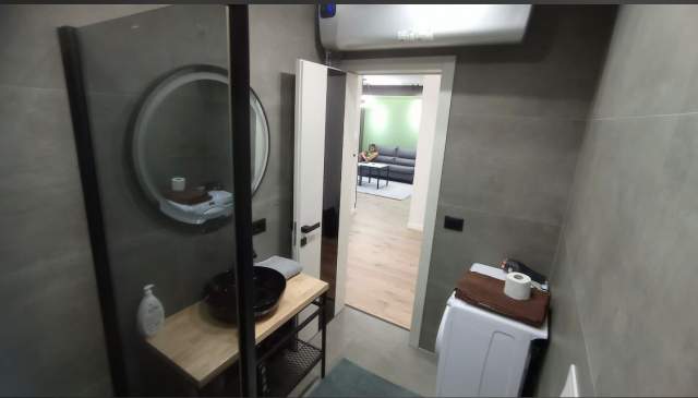 Tirane, jepet me qera apartament 2+1 105 m² 1.200 Euro (Tek Olimpiku)