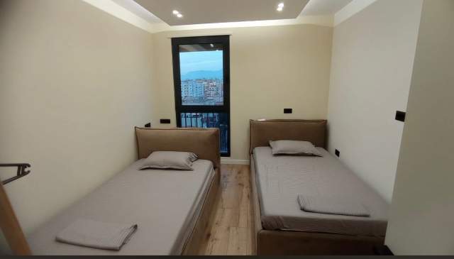 Tirane, jepet me qera apartament 2+1 105 m² 1.200 Euro (Tek Olimpiku)