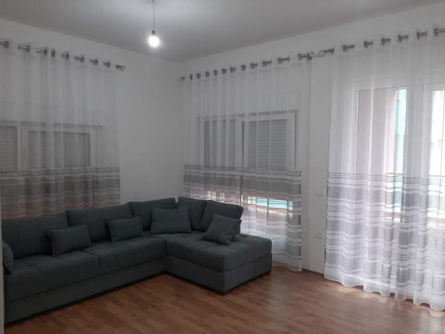 Tirane, jepet me qera apartament 1+1+BLK Kati 4, 70 m² 40.000 Leke (Ali Dem, Kompleksi Mangalem)