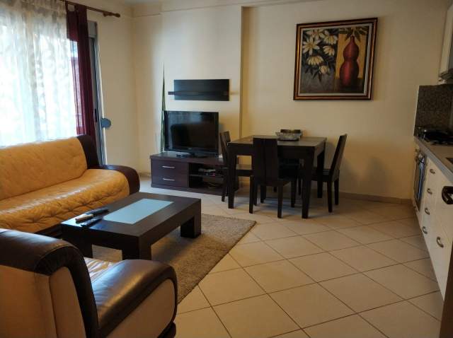 Tirane, jepet me qera apartament 1+1 Kati 4, 70 m² 550 Euro (Myslym Shyri)