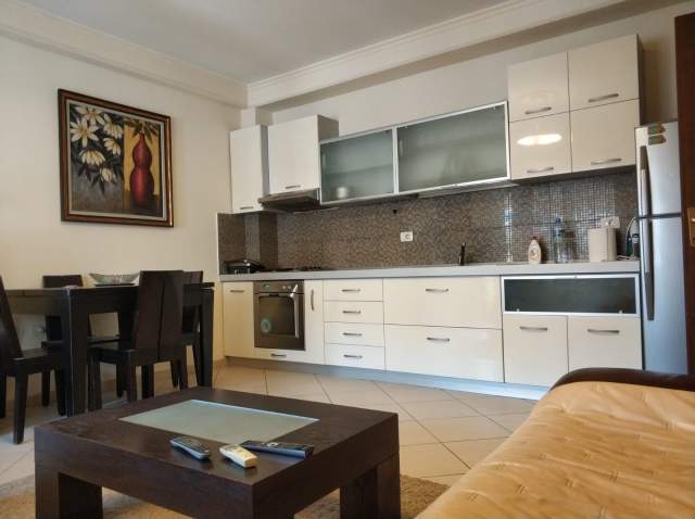 Tirane, jepet me qera apartament 1+1 Kati 4, 70 m² 550 Euro (Myslym Shyri)