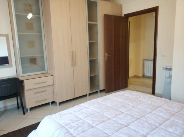 Tirane, jepet me qera apartament 1+1 Kati 4, 70 m² 550 Euro (Myslym Shyri)