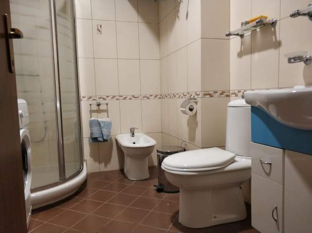 Tirane, jepet me qera apartament 1+1 Kati 4, 70 m² 550 Euro (Myslym Shyri)