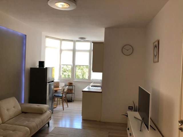 Tirane, jepet me qera apartament Kati 3, 62 m² 500 Euro (Riza Cerova)