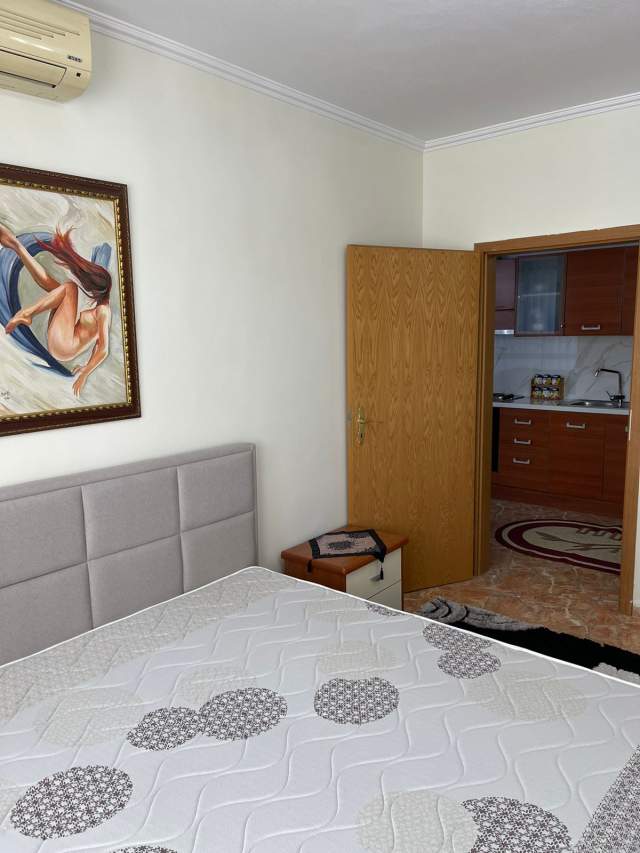 Tirane, jepet me qera apartament 1+1 Kati 4, 70 m² 700 Euro (Rruga e Kosovarve)