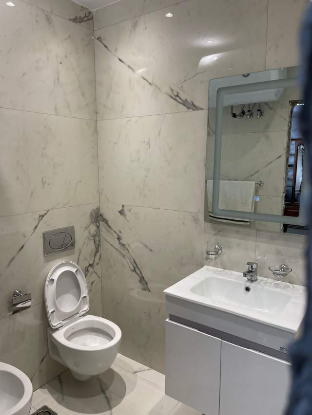Tirane, jepet me qera apartament 1+1 Kati 4, 70 m² 700 Euro (Rruga e Kosovarve)
