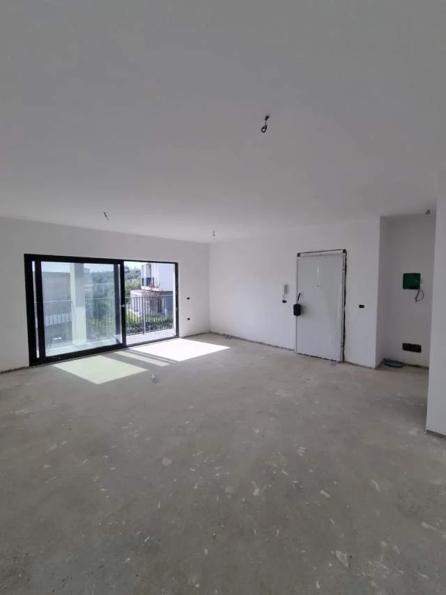 Tirane, shitet apartament 2+1 Kati 2, 128 m² 217.600  (Farke)