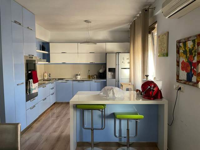 Tirane, jepet me qera apartament 2+1+BLK Kati 5, 160 m² 750 Euro (selvia)