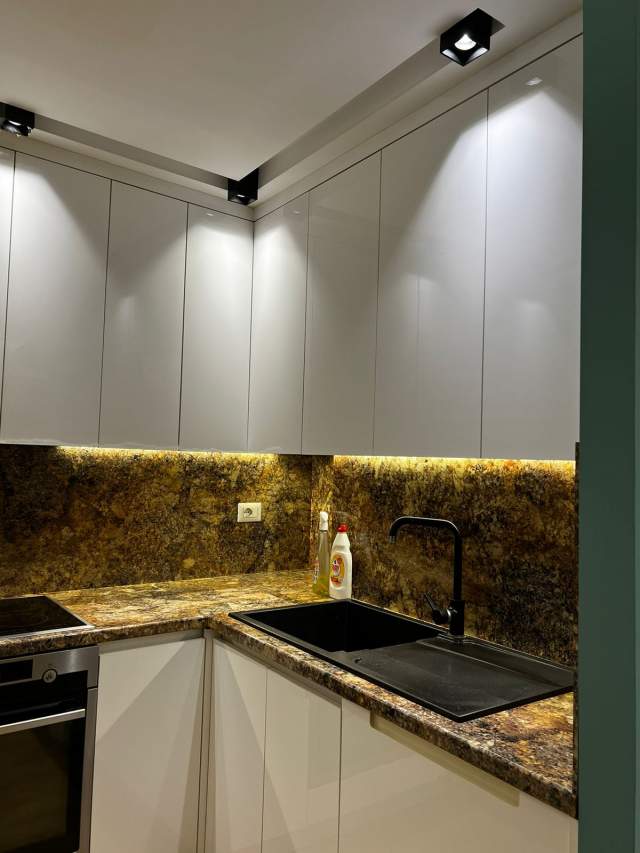 Tirane, jepet me qera apartament 3+1 Kati 3, 130 m² 700 Euro (mozaiku i tiranes)