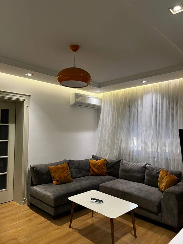 Tirane, jepet me qera apartament 3+1 Kati 3, 130 m² 700 Euro (mozaiku i tiranes)