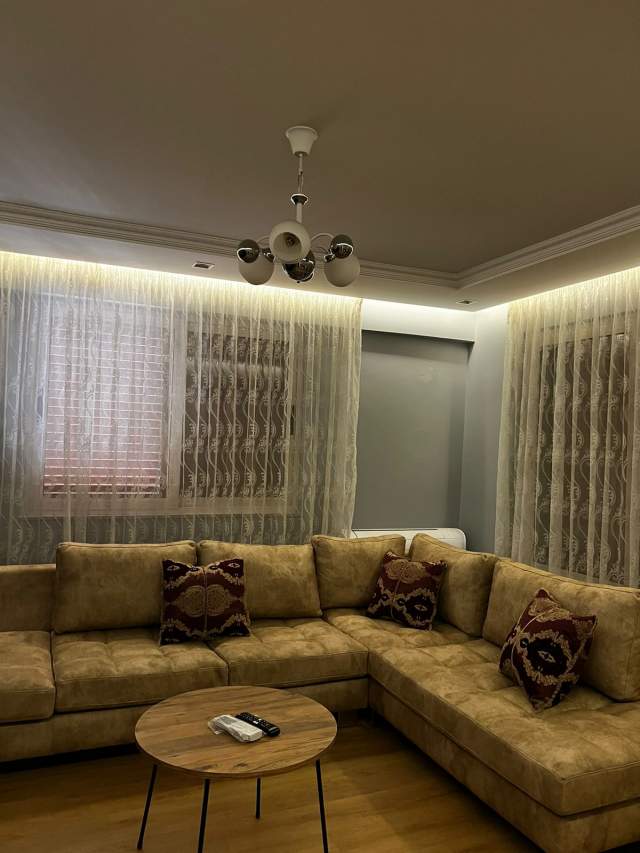 Tirane, jepet me qera apartament 3+1 Kati 3, 130 m² 700 Euro (mozaiku i tiranes)