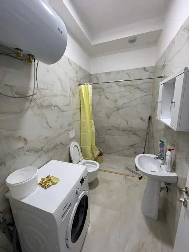 Tirane, jepet me qera apartament 2+1+BLK Kati 1, 100 m² 450 Euro (Hotel Rolandi)