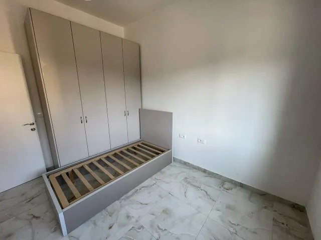 Tirane, jepet me qera apartament 2+1+BLK Kati 1, 100 m² 450 Euro (Hotel Rolandi)