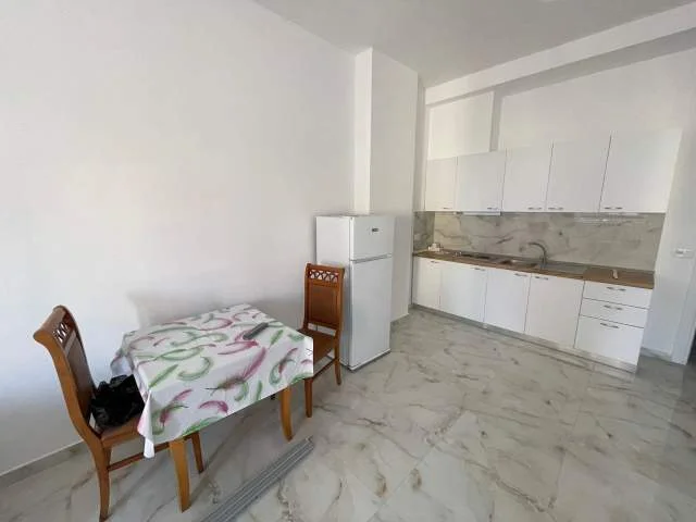 Tirane, jepet me qera apartament 2+1+BLK Kati 1, 100 m² 450 Euro (Hotel Rolandi)