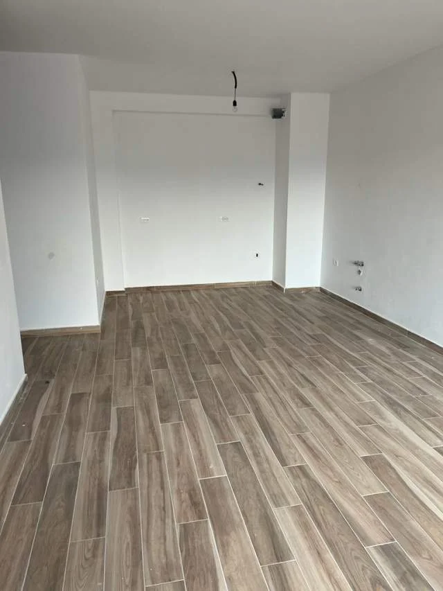 Tirane, jepet me qera apartament 1+1+BLK Kati 3, 109 m² 550 Euro (QSUT)