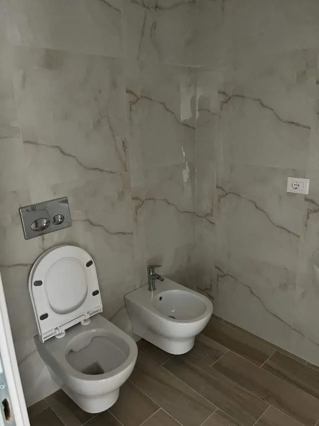 Tirane, jepet me qera apartament 1+1+BLK Kati 3, 109 m² 550 Euro (QSUT)