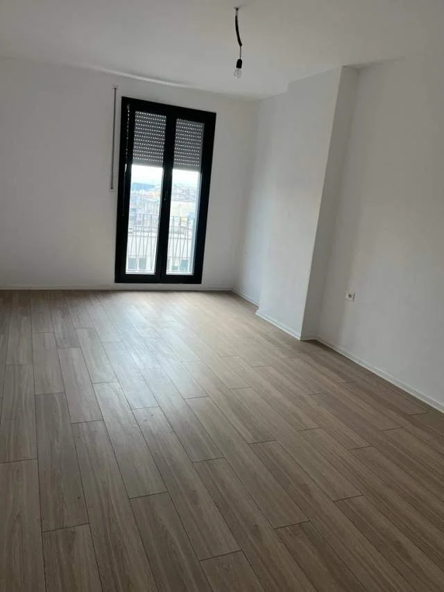 Tirane, jepet me qera apartament 1+1+BLK Kati 3, 109 m² 550 Euro (QSUT)