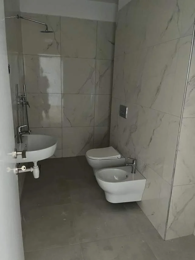 Tirane, jepet me qera apartament 1+1+BLK Kati 3, 63 m² 450 Euro (Spitalet)