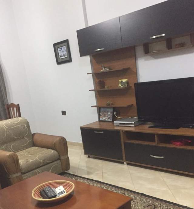 Tirane, jepet me qera apartament 3+1 Kati 3, 100 m² 600 Euro (sotir kolea)