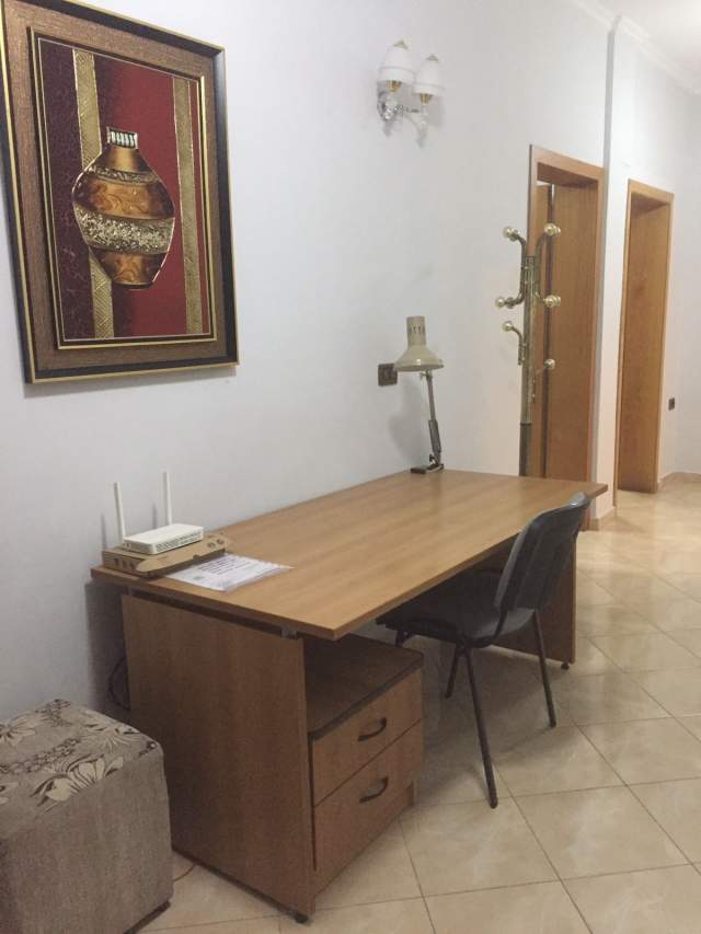 Tirane, jepet me qera apartament 3+1 Kati 3, 100 m² 600 Euro (sotir kolea)