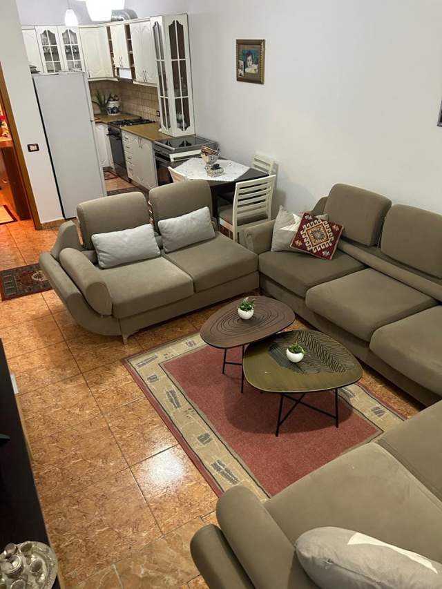 Tirane, jepet me qera apartament 2+1 Kati 6, 87 m² 600 Euro (Rruga Vace Zela)