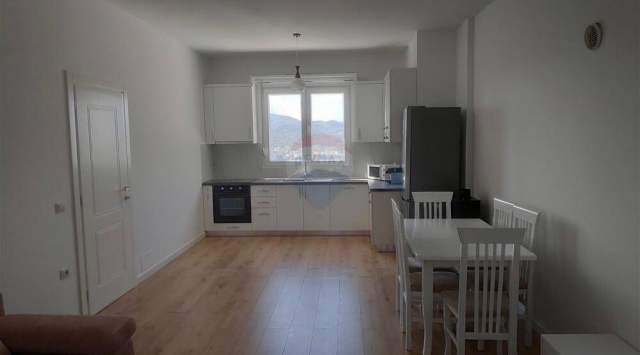 Tirane, jepet me qera apartament 2+1 Kati 2, 94 m² 700 Euro (Rr. e Vilave)