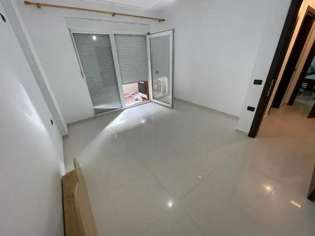 Tirane, jepet me qera apartament 2+1+BLK Kati 1, 110 m² 700 Euro (Sheshi Willson)