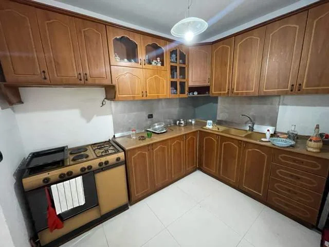 Tirane, jepet me qera apartament 2+1+BLK Kati 1, 110 m² 700 Euro (Sheshi Willson)