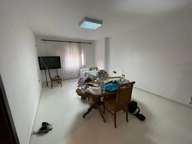 Tirane, jepet me qera apartament 2+1+BLK Kati 1, 110 m² 700 Euro (Sheshi Willson)