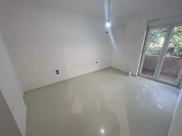 Tirane, jepet me qera apartament 2+1+BLK Kati 1, 110 m² 700 Euro (Sheshi Willson)