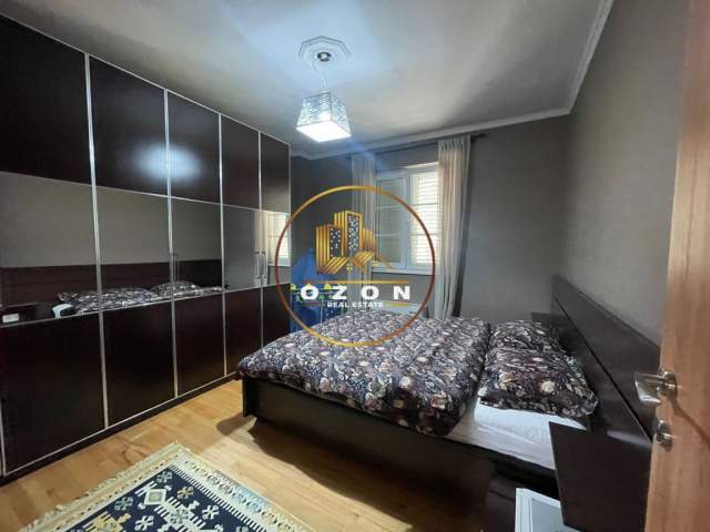 Tirane, jepet me qera apartament duplex Dublex Kati 3, 180 m² 1.300 Euro (sauk)