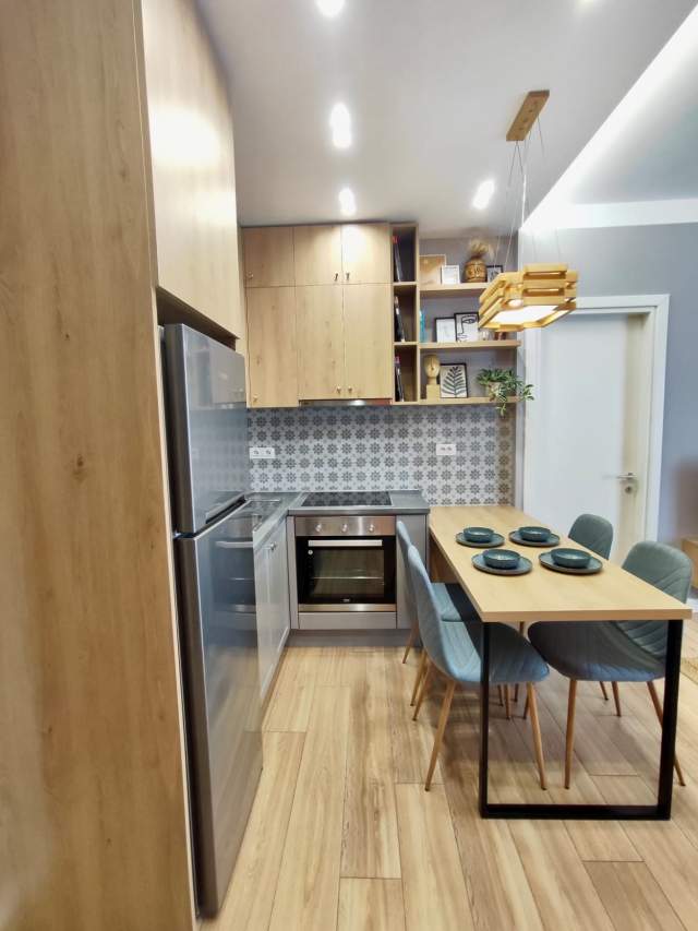 Tirane, jepet me qera apartament 2+1 Kati 7, 64 m² 950 Euro (Rr. Barrikadave)