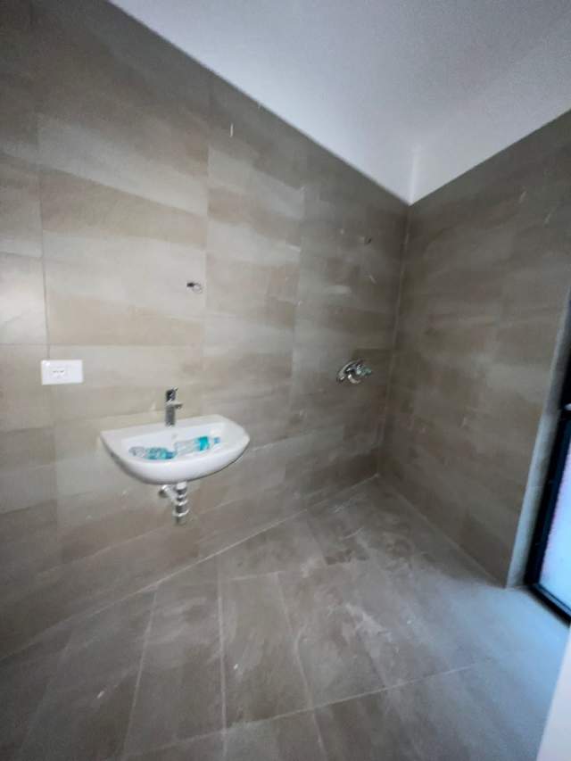 Jepet me qira Apartament tek Kompleksi Arlis, 127 m² 700 Euro