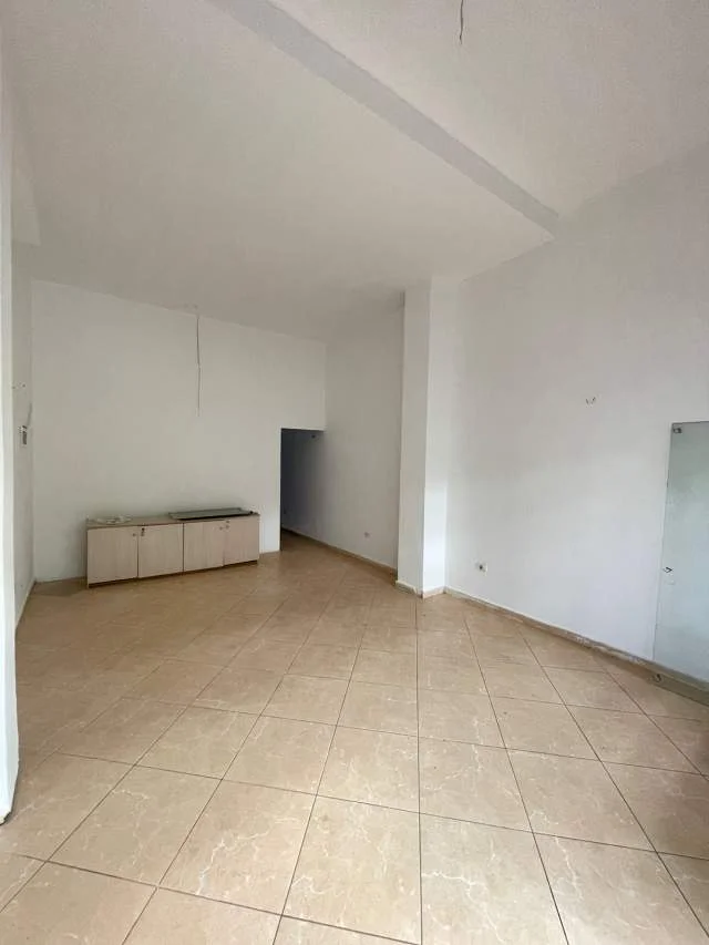 Tirane, shitet ambjent biznesi Kati 0, 70 m² 190.000 Euro (21 Dhjetori)