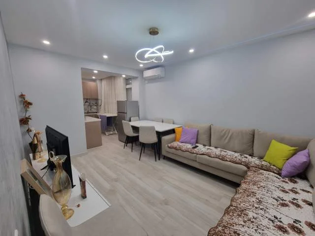 Tirane, jepet me qera apartament 2+1+BLK Kati 3, 550 Euro (Rr.ferit xhajko)
