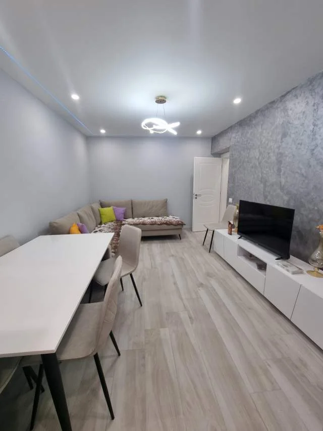 Tirane, jepet me qera apartament 2+1+BLK Kati 3, 550 Euro (Rr.ferit xhajko)