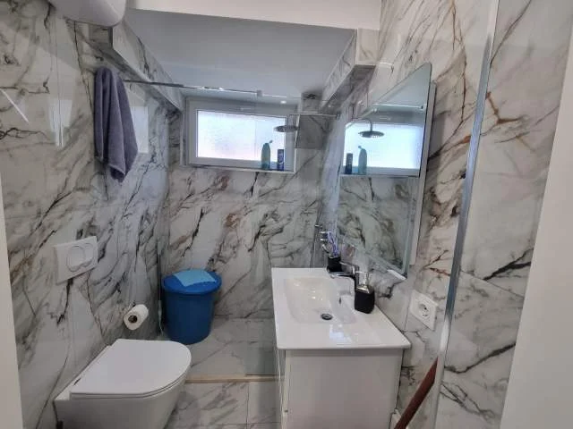 Tirane, jepet me qera apartament 2+1+BLK Kati 3, 550 Euro (Rr.ferit xhajko)