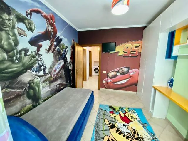 Tirane, jepet me qera apartament 2+1+BLK Kati 5, 110 m² 700 Euro (Rruga Durrsit)