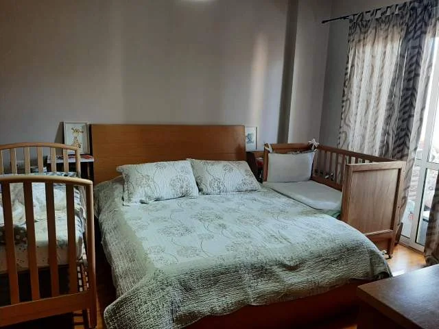 Tirane, jepet me qera apartament 1+1+BLK Kati 6, 330 Euro (Fresku)