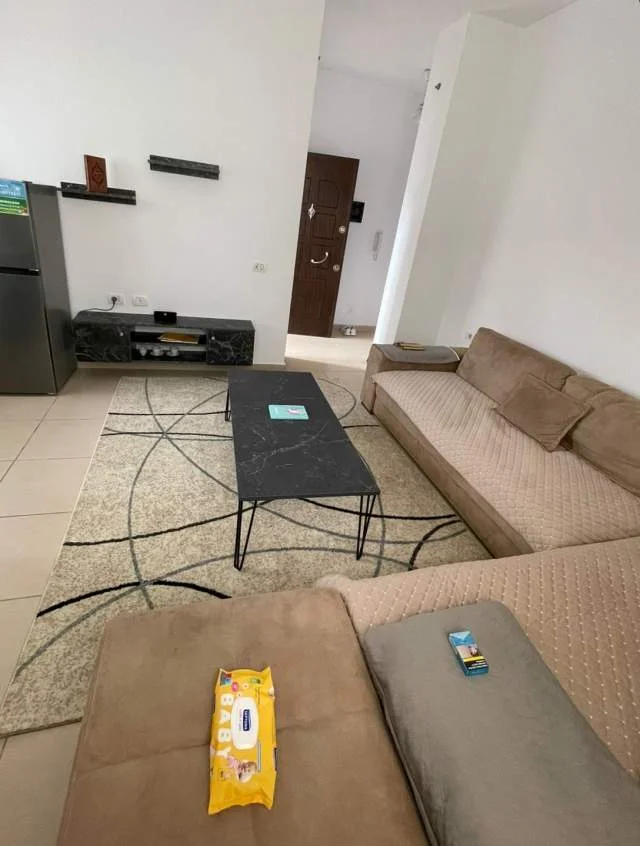 Tirane, jepet me qera apartament 1+1 Kati 1, 80 m² 400 Euro (Rruga 5 Maji, Tirana)
