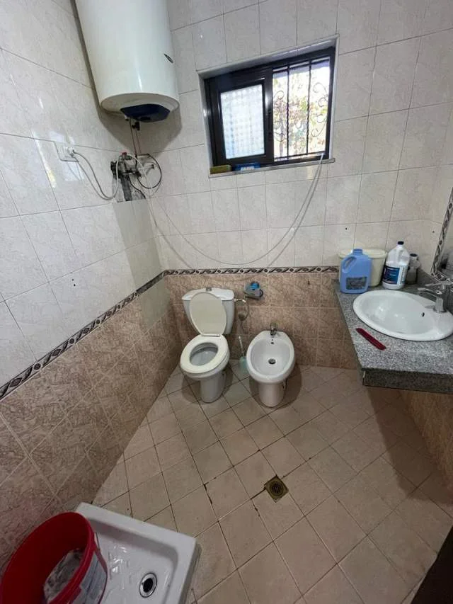 Tirane, jepet me qera apartament 2+1+BLK Kati 1, 60 m² 35.000 Leke (Fresku 3700)