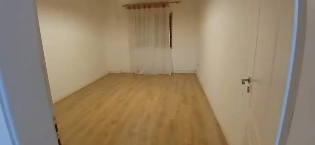 Tirane, jepet me qera zyre Kati 6, 137 m² 800 Euro (Myslym Shyri)