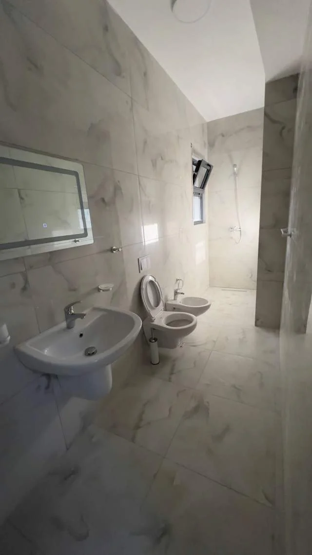 Tirane, jepet me qera apartament 2+1+BLK Kati 8, 85 m² 450 Euro (Astiri)