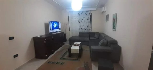 Tirane, jepet me qera apartament 2+1+BLK Kati 10, 72 m² 700 Euro (Petro Nini Luarasi)