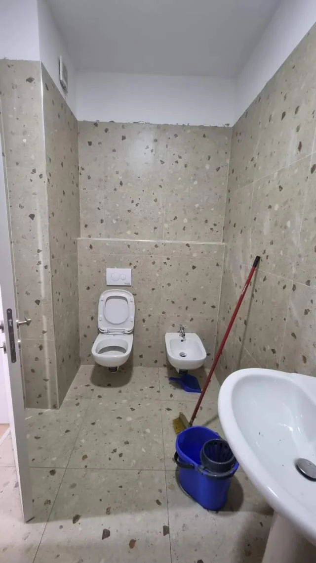 Tirane, jepet me qera apartament 1+1+BLK Kati 9, 80 m² 450 Euro (Green City)