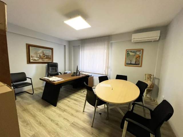 Tirane, jepet me qera zyre Kati 2, 140 m² 1.000 Euro (BLLOK)