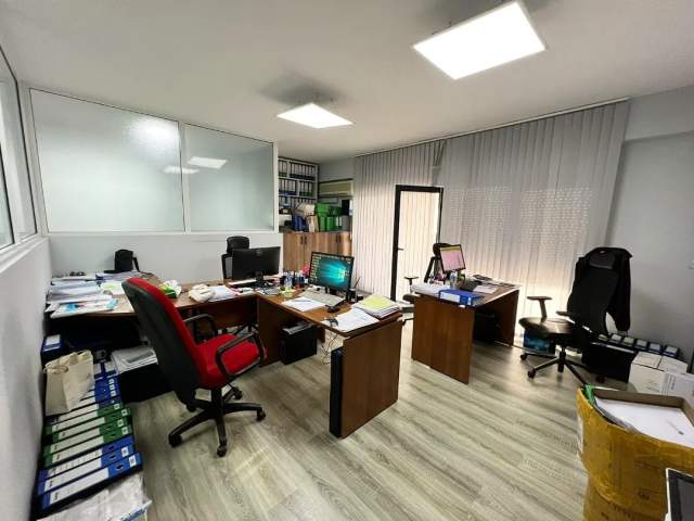 Tirane, jepet me qera zyre Kati 2, 140 m² 1.000 Euro (BLLOK)