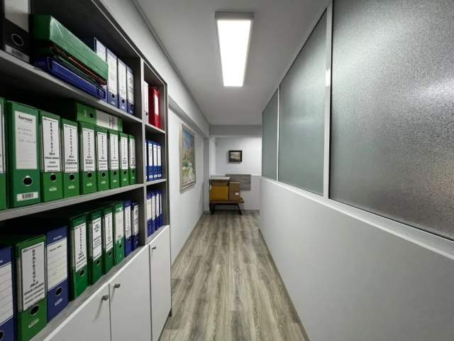 Tirane, jepet me qera zyre Kati 2, 140 m² 1.000 Euro (BLLOK)
