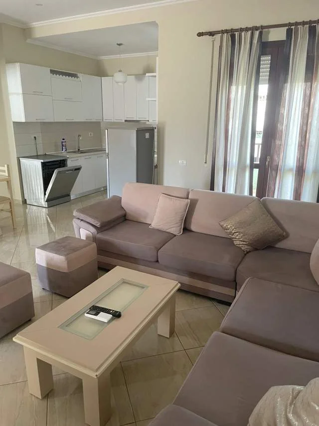 Tirane, jepet me qera Penthouse 2+1+A+BLK Kati 5, 202 m² 600 Euro (Kopshti Zoologjik)